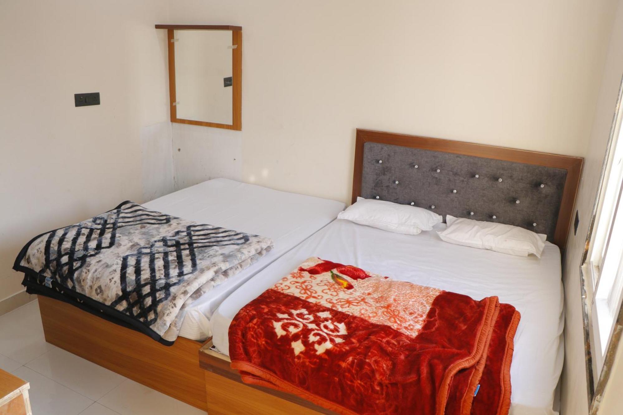 Dolphin Guest House Mathura Buitenkant foto
